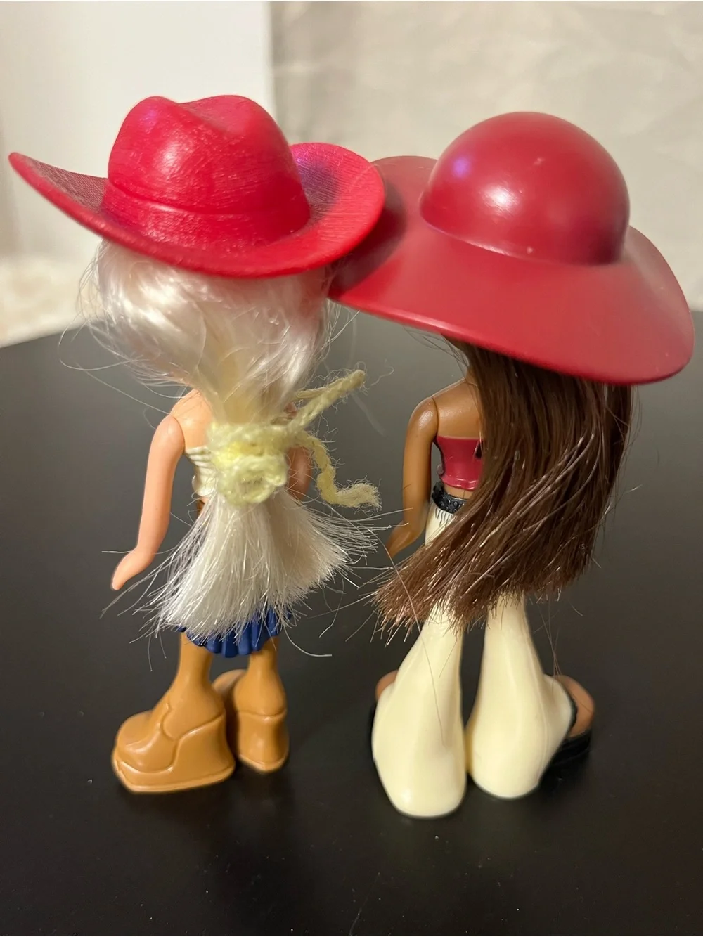 2003 McDonald's Happy Meal Bratz miniature fashion figures  (Set of 2)